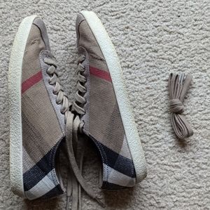 Authentic Burberry House Check Pattern Sneakers
9B